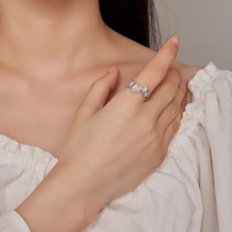 (image for) Classic Daisy Flower Band Ring - BSR382 - View 4