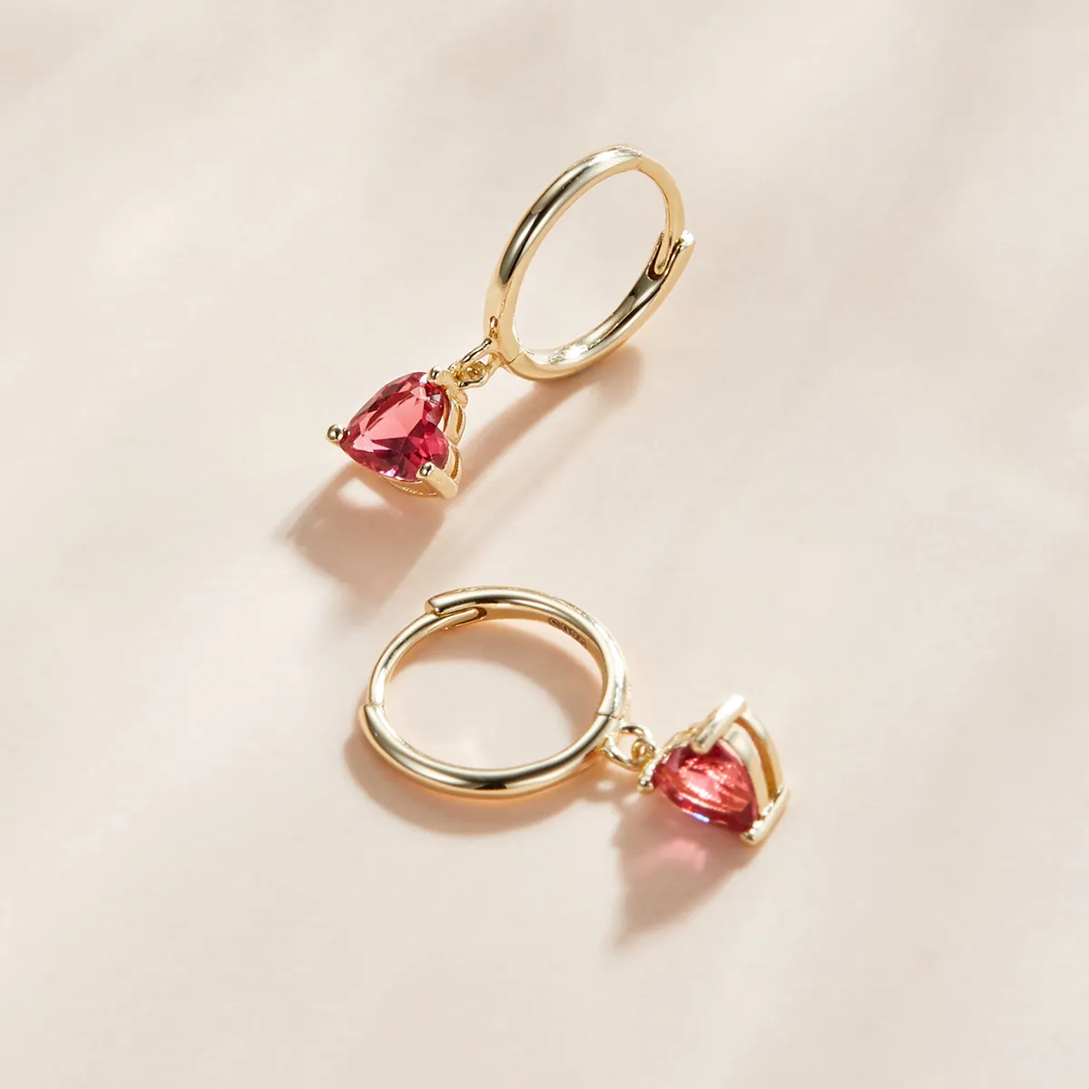 Pandora Style 18ct Gold Plated Hearts Dangle Earrings - SCE1019-RD