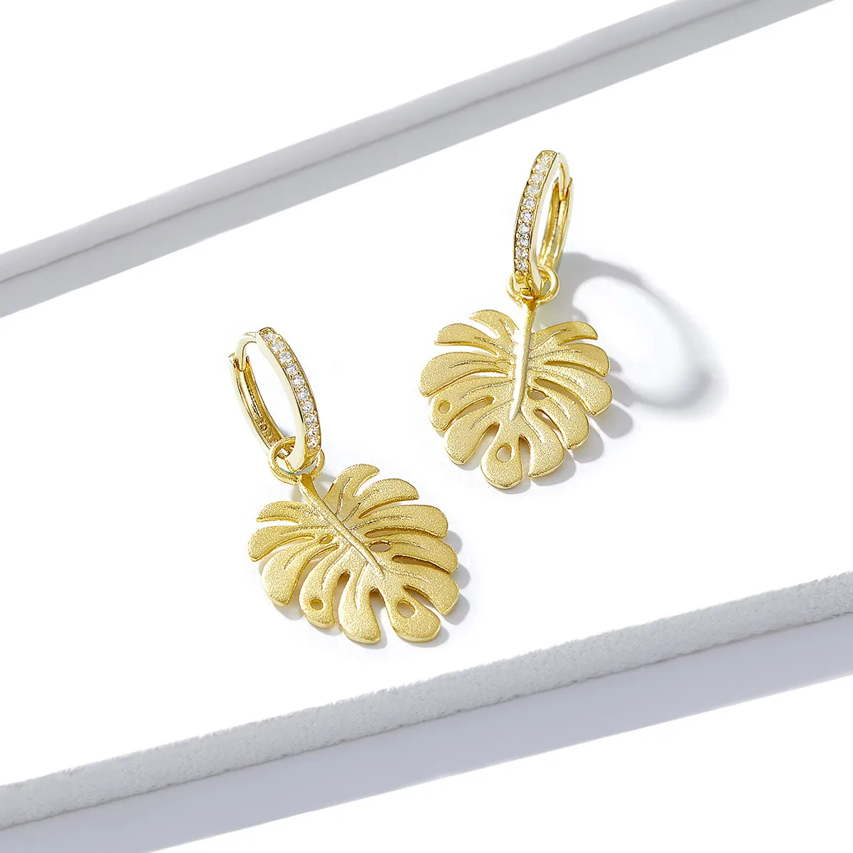 Pandora Style 18ct Gold Plated Monstera Leaf Dangle Earrings - BSE223