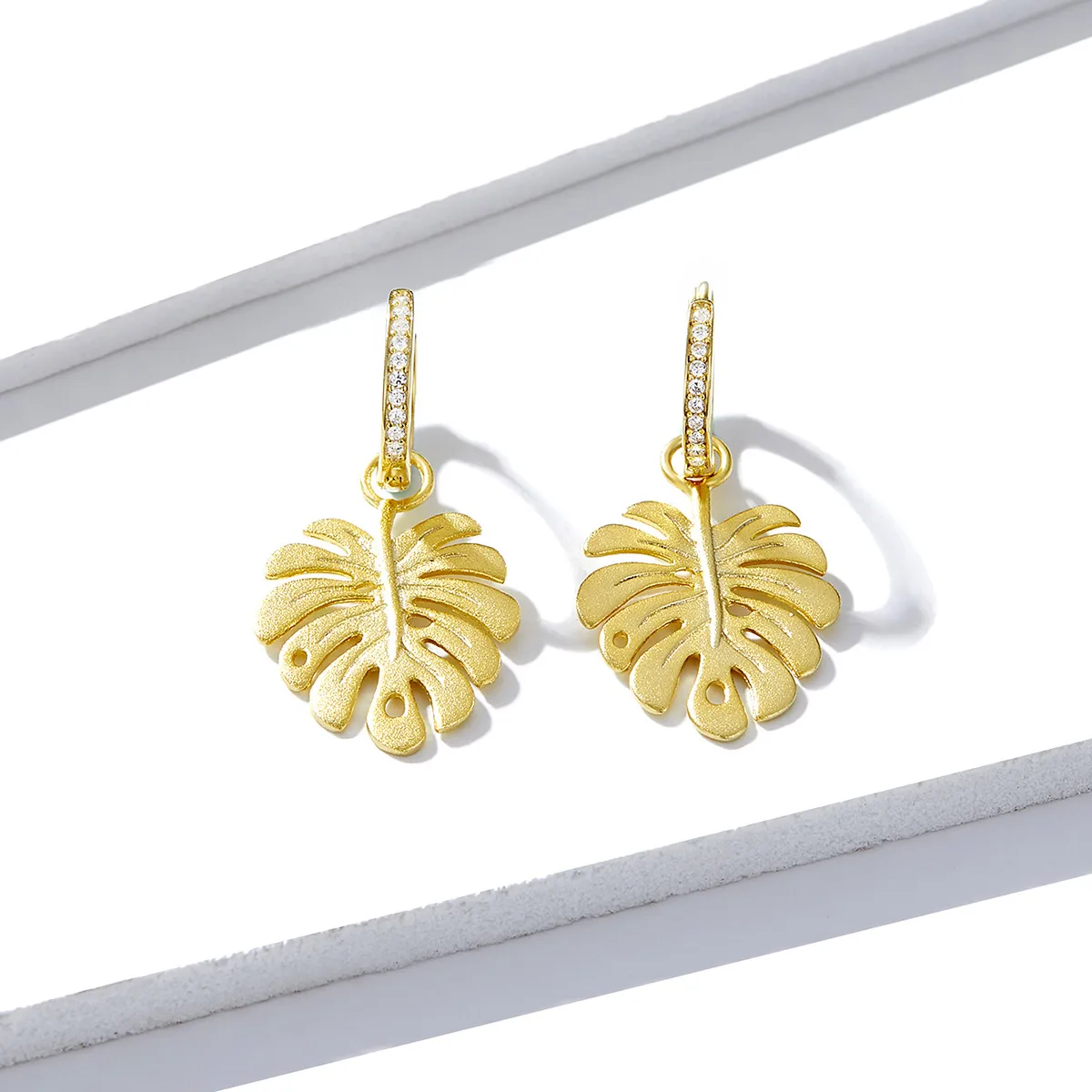 Pandora Style 18ct Gold Plated Monstera Leaf Dangle Earrings - BSE223