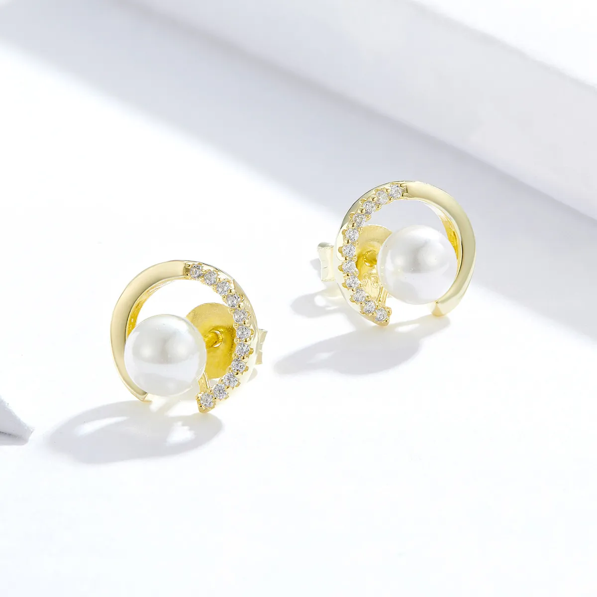 Pandora Style 18ct Gold Plated Pearl Stud Earrings - SCE802