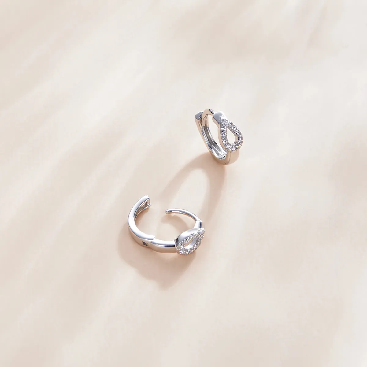 Pandora Style Silver Shining Drops Hoop Earrings - SCE1046