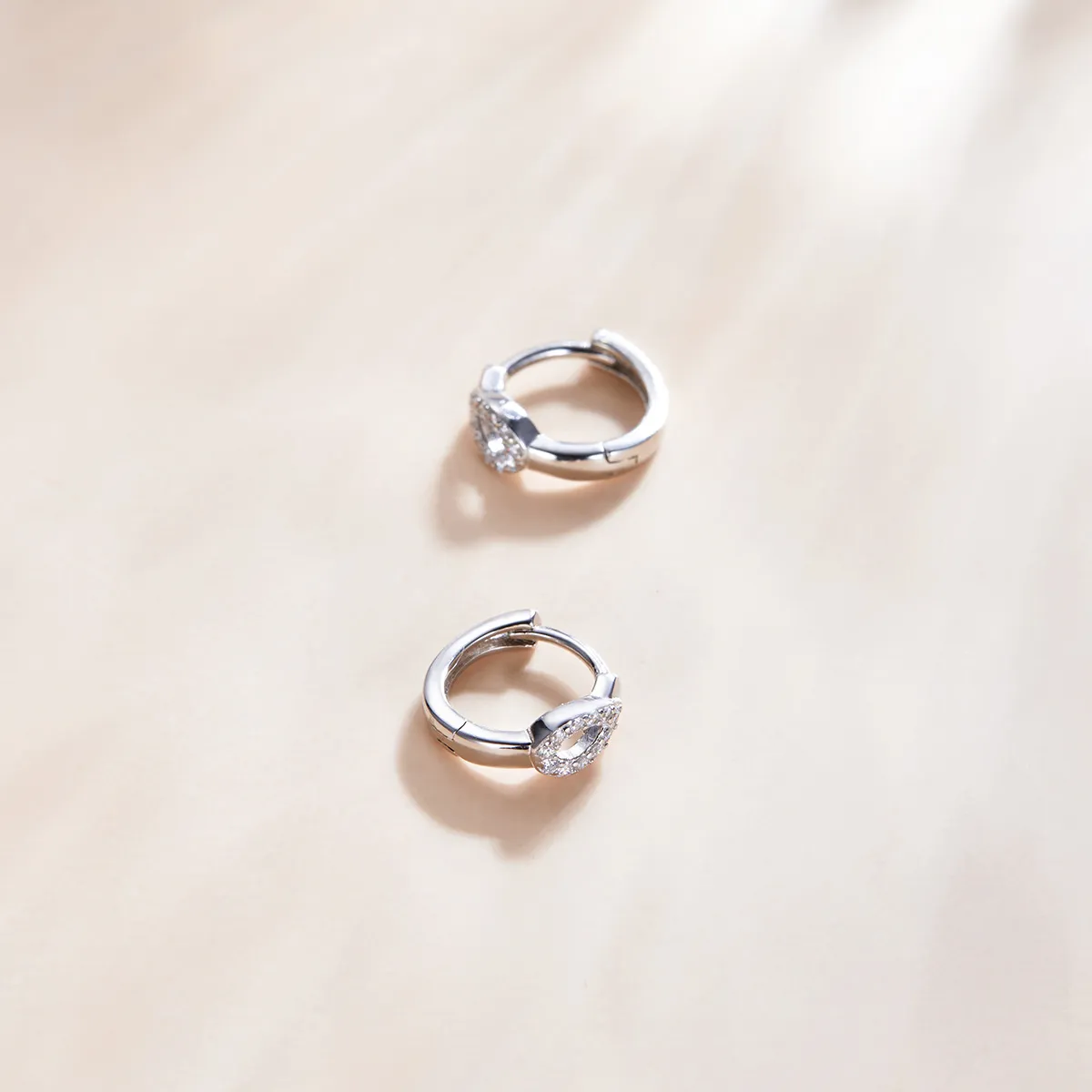 Pandora Style Silver Shining Drops Hoop Earrings - SCE1046