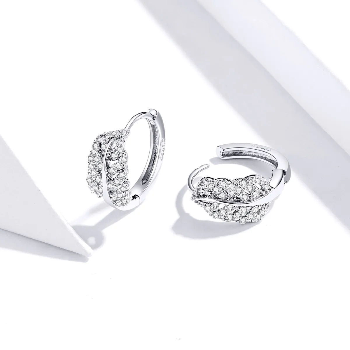 Pandora Style Silver White Feathers Hoop Earrings - SCE772