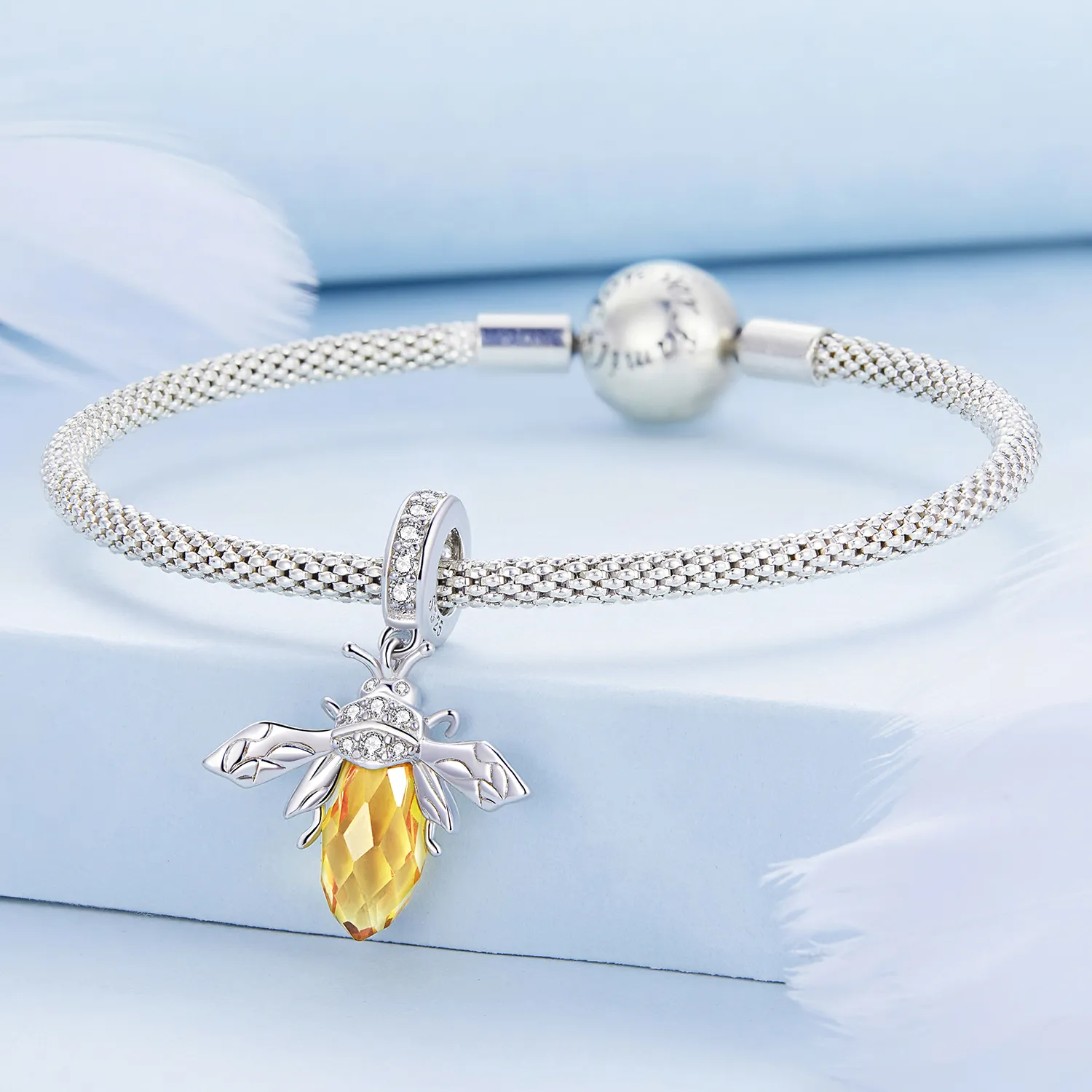 Pandora Style Bee Dangle - BSC710