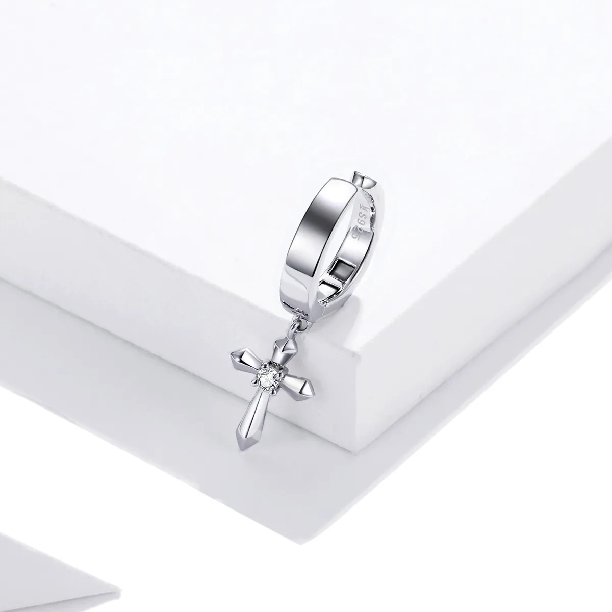 Pandora Style Cross Ear clip - SCE1033