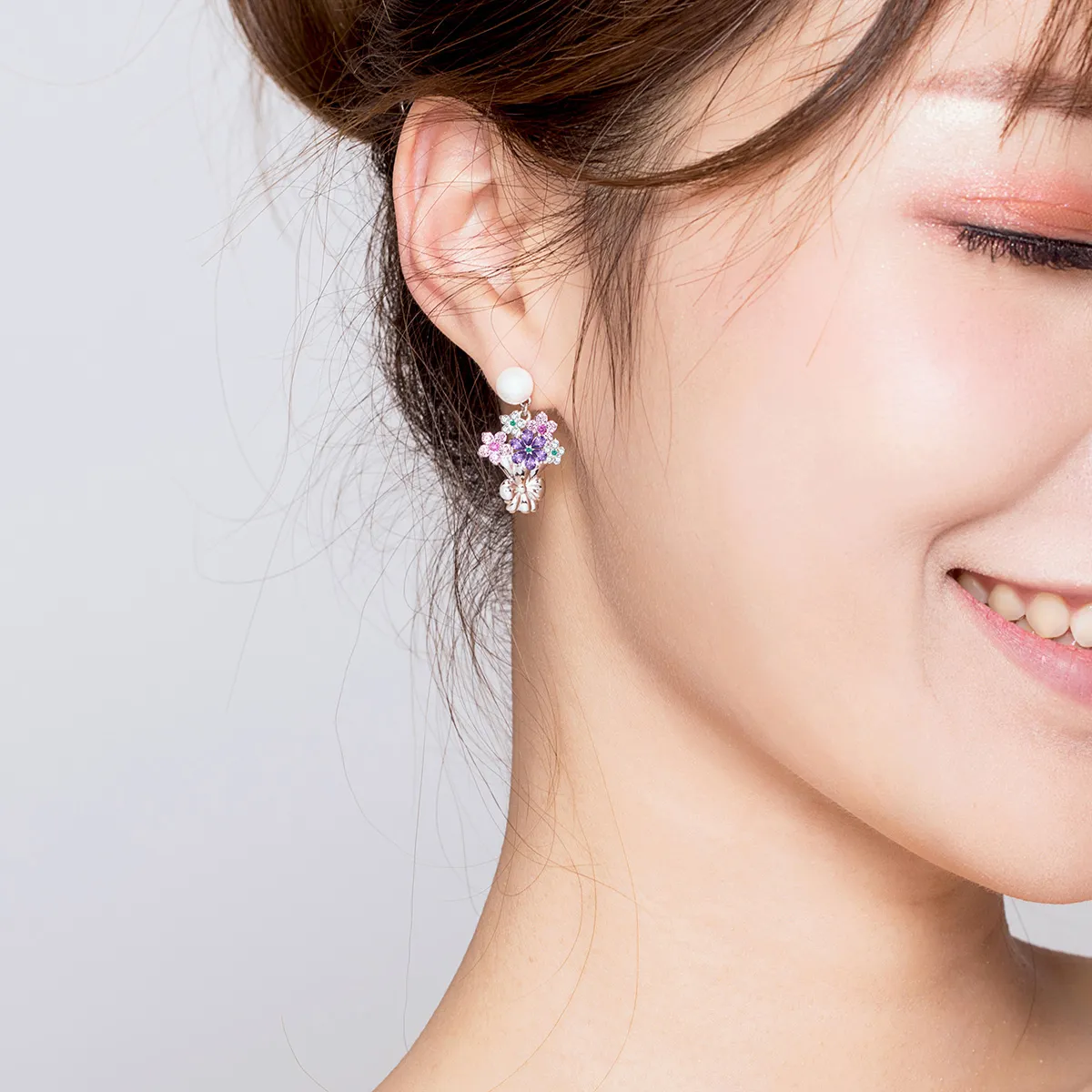 Pandora Style Holding Flowers Stud Earrings - BSE152