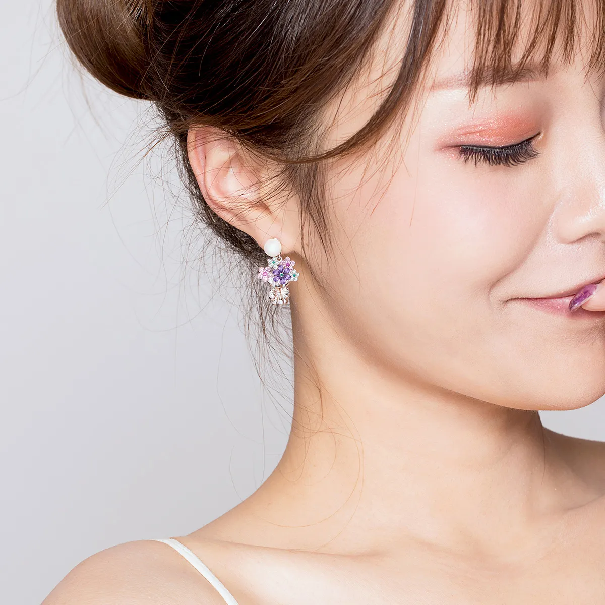 Pandora Style Holding Flowers Stud Earrings - BSE152