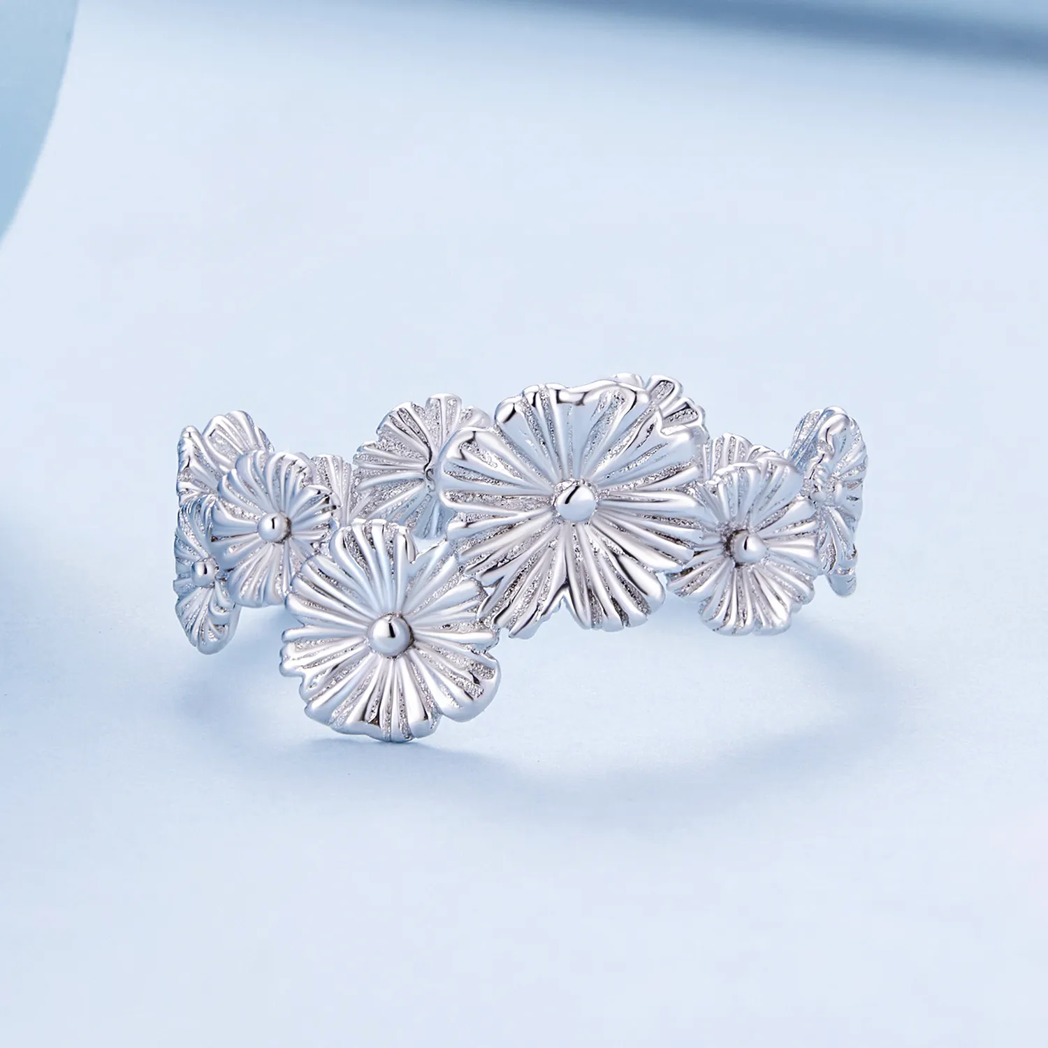 Classic Daisy Flower Band Ring - BSR382
