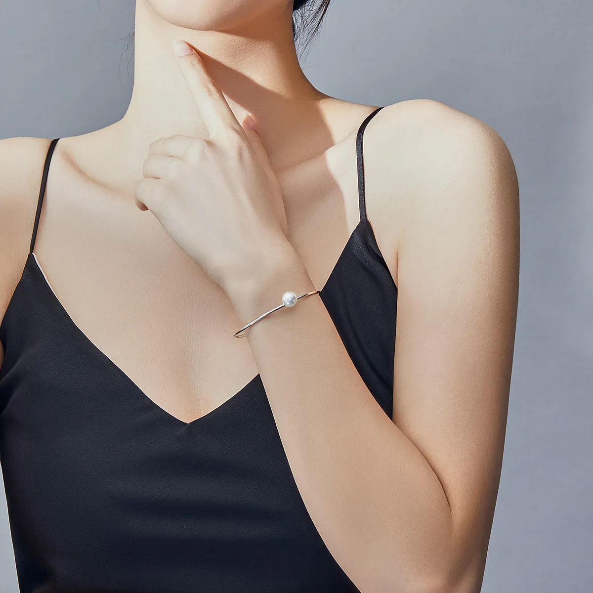 Pandora Style Silver Quiet Pearl Open Bangle - SCB168