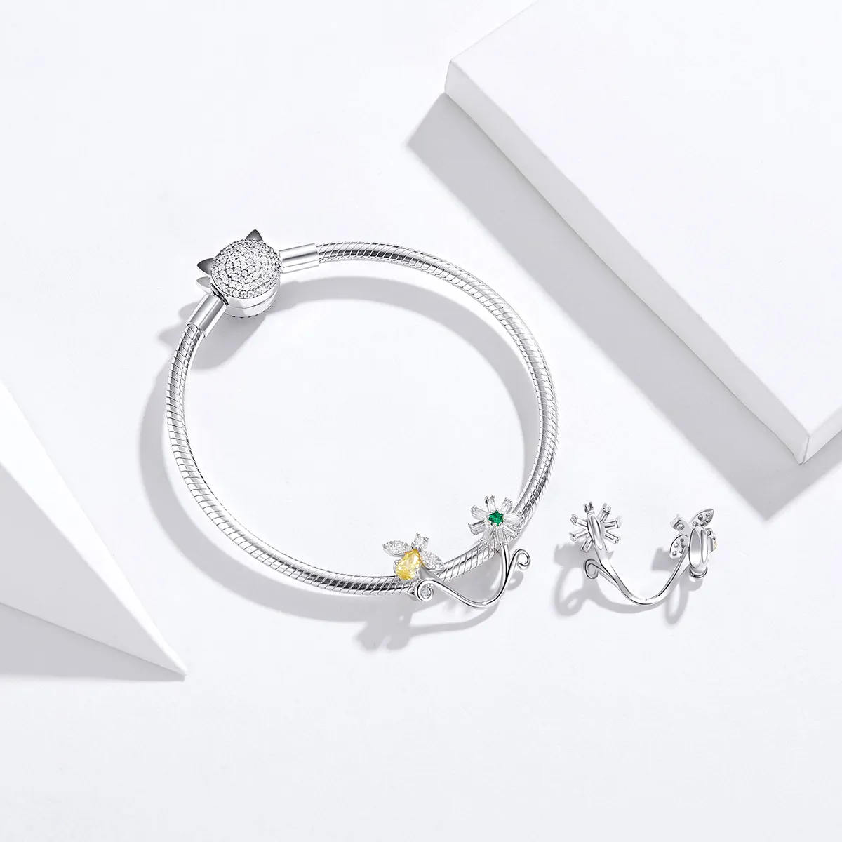 Pandora Style Silver Daisy and Bee Charm - SCC1220