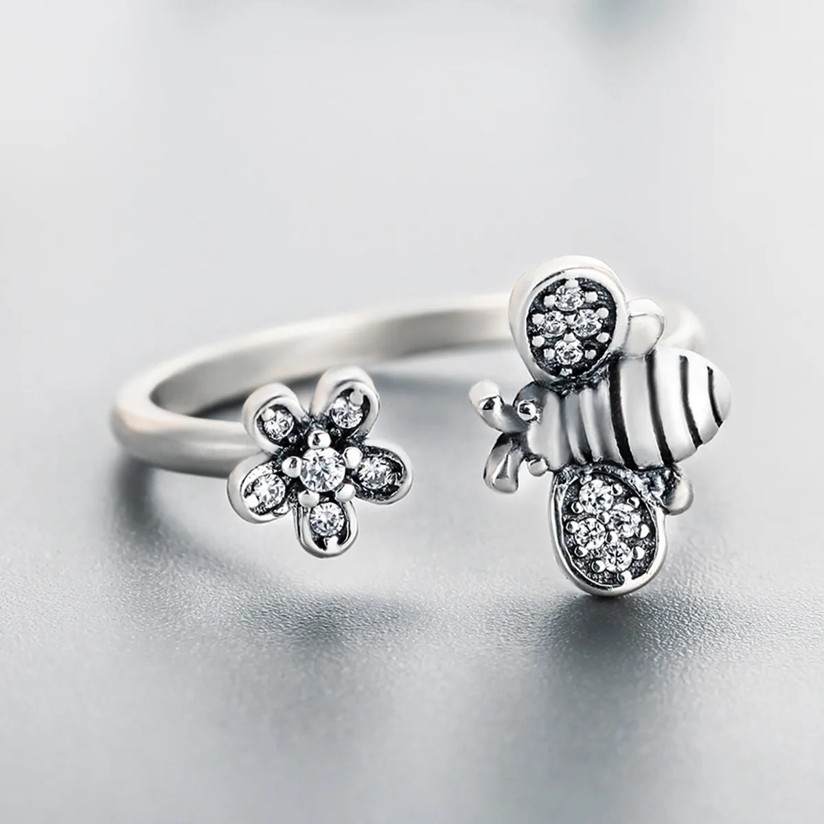 Pandora Style Silver Bee and Flower Ring - SCR086